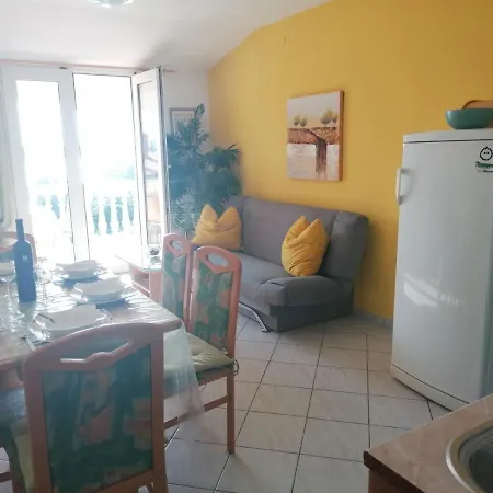 House Apartment *